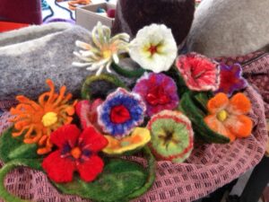Atelier Fleurs en laine feutrée © Sylvie Delacour - Laine en Sy